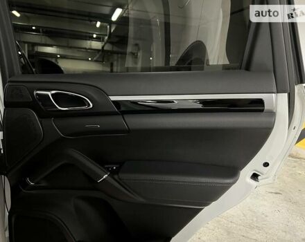 Белый Порше Каен, объемом двигателя 3.6 л и пробегом 147 тыс. км за 27900 $, фото 58 на Automoto.ua