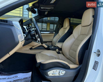 Білий Порше Cayenne, об'ємом двигуна 3 л та пробігом 206 тис. км за 31000 $, фото 17 на Automoto.ua
