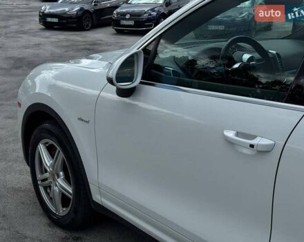 Білий Порше Cayenne, об'ємом двигуна 2.97 л та пробігом 330 тис. км за 28500 $, фото 7 на Automoto.ua