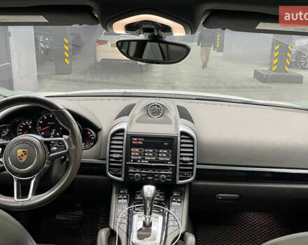 Білий Порше Cayenne, об'ємом двигуна 3.6 л та пробігом 152 тис. км за 28700 $, фото 8 на Automoto.ua