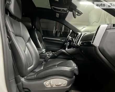 Белый Порше Каен, объемом двигателя 3.6 л и пробегом 147 тыс. км за 27900 $, фото 65 на Automoto.ua