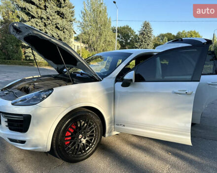 Білий Порше Cayenne, об'ємом двигуна 3.6 л та пробігом 132 тис. км за 34500 $, фото 13 на Automoto.ua