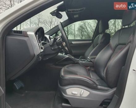 Белый Порше Каен, объемом двигателя 3.6 л и пробегом 143 тыс. км за 39999 $, фото 27 на Automoto.ua