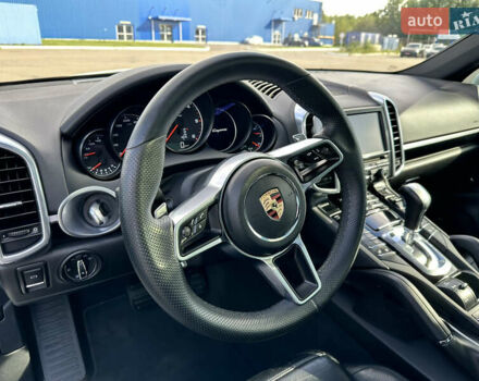 Белый Порше Каен, объемом двигателя 2.97 л и пробегом 180 тыс. км за 32000 $, фото 16 на Automoto.ua