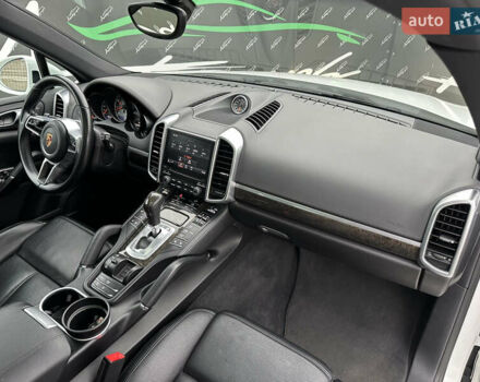 Белый Порше Каен, объемом двигателя 3.6 л и пробегом 62 тыс. км за 29999 $, фото 26 на Automoto.ua