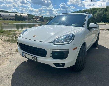 Белый Порше Каен, объемом двигателя 3.6 л и пробегом 130 тыс. км за 35000 $, фото 3 на Automoto.ua