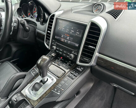 Белый Порше Каен, объемом двигателя 3.6 л и пробегом 62 тыс. км за 29999 $, фото 27 на Automoto.ua