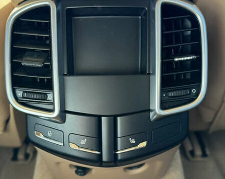 Білий Порше Cayenne, об'ємом двигуна 3 л та пробігом 99 тис. км за 32500 $, фото 27 на Automoto.ua