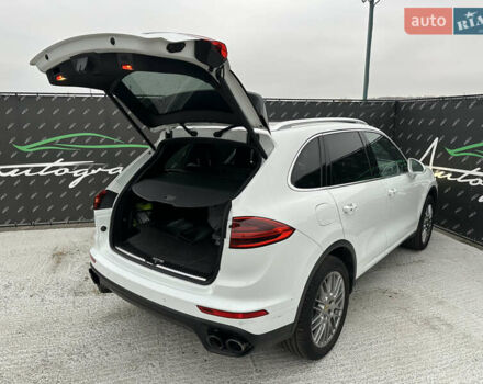 Белый Порше Каен, объемом двигателя 3.6 л и пробегом 62 тыс. км за 29999 $, фото 32 на Automoto.ua