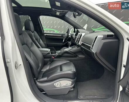 Белый Порше Каен, объемом двигателя 3.6 л и пробегом 62 тыс. км за 29999 $, фото 24 на Automoto.ua