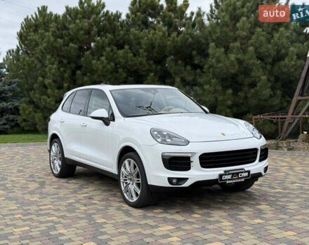 Белый Порше Каен, объемом двигателя 3.6 л и пробегом 70 тыс. км за 27000 $, фото 2 на Automoto.ua