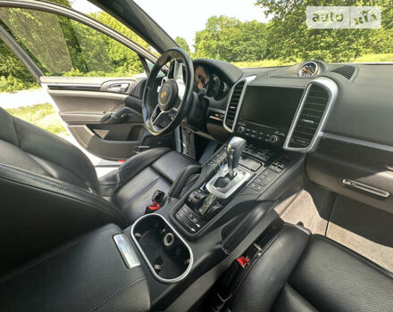 Белый Порше Каен, объемом двигателя 3.6 л и пробегом 130 тыс. км за 35000 $, фото 13 на Automoto.ua
