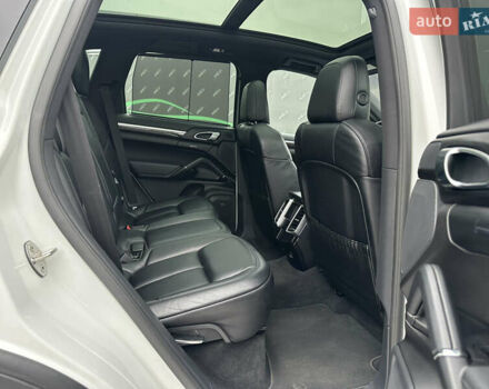 Белый Порше Каен, объемом двигателя 3.6 л и пробегом 62 тыс. км за 29999 $, фото 29 на Automoto.ua