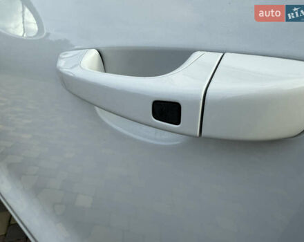 Белый Порше Каен, объемом двигателя 3.6 л и пробегом 70 тыс. км за 27000 $, фото 42 на Automoto.ua