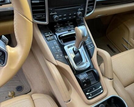 Порше Cayenne 2016 у Києві на Automoto.ua Білий Порше Cayenne, об'ємом двигуна 3.6 л та пробігом 167 тис. км за 24000 $, фото 5 на Automoto.ua
