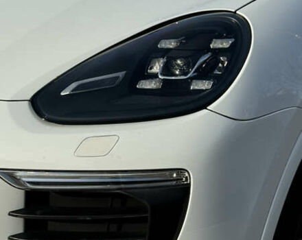 Білий Порше Cayenne, об'ємом двигуна 3 л та пробігом 99 тис. км за 32500 $, фото 4 на Automoto.ua