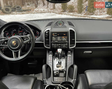 Белый Порше Каен, объемом двигателя 2.97 л и пробегом 92 тыс. км за 34999 $, фото 59 на Automoto.ua