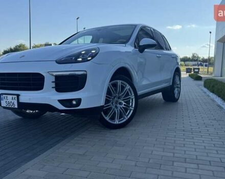 Белый Порше Каен, объемом двигателя 3.6 л и пробегом 70 тыс. км за 32000 $, фото 4 на Automoto.ua