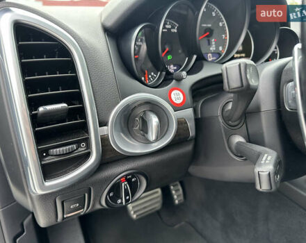 Белый Порше Каен, объемом двигателя 3.6 л и пробегом 62 тыс. км за 29999 $, фото 11 на Automoto.ua