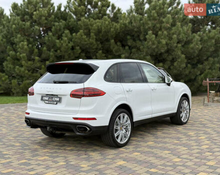 Белый Порше Каен, объемом двигателя 3.6 л и пробегом 70 тыс. км за 27000 $, фото 7 на Automoto.ua