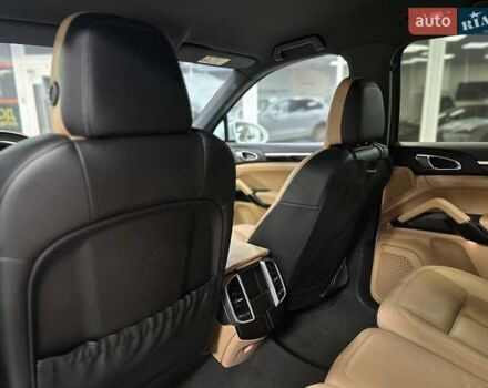 Белый Порше Каен, объемом двигателя 2.97 л и пробегом 54 тыс. км за 35290 $, фото 35 на Automoto.ua