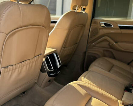 Білий Порше Cayenne, об'ємом двигуна 3 л та пробігом 99 тис. км за 32500 $, фото 24 на Automoto.ua