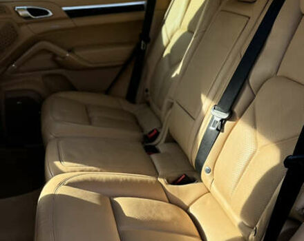 Білий Порше Cayenne, об'ємом двигуна 3 л та пробігом 99 тис. км за 32500 $, фото 31 на Automoto.ua