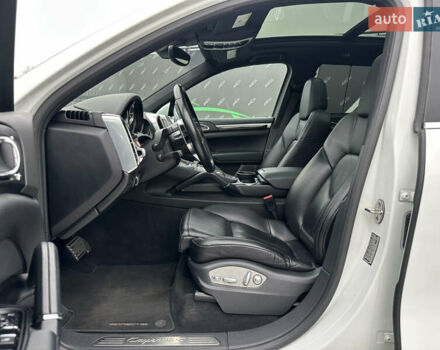 Белый Порше Каен, объемом двигателя 3.6 л и пробегом 62 тыс. км за 29999 $, фото 6 на Automoto.ua