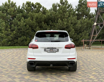 Белый Порше Каен, объемом двигателя 3.6 л и пробегом 70 тыс. км за 27000 $, фото 8 на Automoto.ua