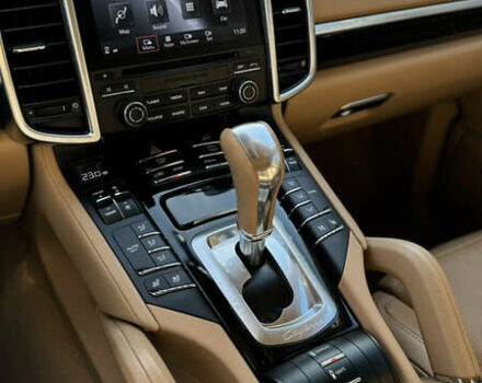 Білий Порше Cayenne, об'ємом двигуна 3 л та пробігом 99 тис. км за 32500 $, фото 33 на Automoto.ua