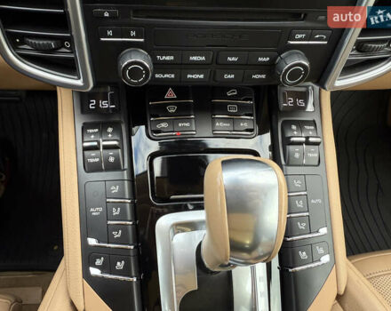 Белый Порше Каен, объемом двигателя 3.6 л и пробегом 70 тыс. км за 27000 $, фото 39 на Automoto.ua