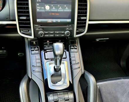 Белый Порше Каен, объемом двигателя 3 л и пробегом 120 тыс. км за 43500 $, фото 7 на Automoto.ua