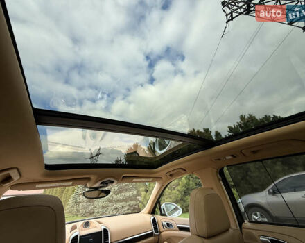 Белый Порше Каен, объемом двигателя 3.6 л и пробегом 70 тыс. км за 27000 $, фото 27 на Automoto.ua