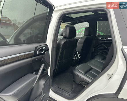 Белый Порше Каен, объемом двигателя 3.6 л и пробегом 62 тыс. км за 29999 $, фото 17 на Automoto.ua