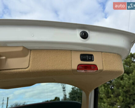 Белый Порше Каен, объемом двигателя 3.6 л и пробегом 70 тыс. км за 27000 $, фото 32 на Automoto.ua