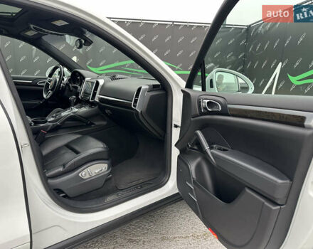 Белый Порше Каен, объемом двигателя 3.6 л и пробегом 62 тыс. км за 29999 $, фото 23 на Automoto.ua