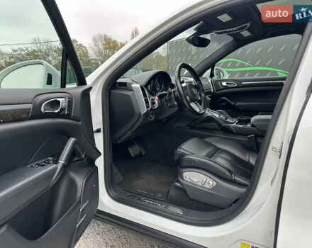 Белый Порше Каен, объемом двигателя 3.6 л и пробегом 62 тыс. км за 29999 $, фото 5 на Automoto.ua