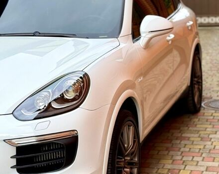 Белый Порше Каен, объемом двигателя 3 л и пробегом 120 тыс. км за 43500 $, фото 3 на Automoto.ua