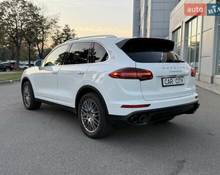 Белый Порше Каен, объемом двигателя 3.6 л и пробегом 62 тыс. км за 32999 $, фото 4 на Automoto.ua