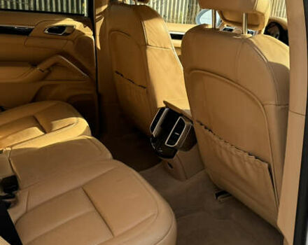 Білий Порше Cayenne, об'ємом двигуна 3 л та пробігом 99 тис. км за 32500 $, фото 32 на Automoto.ua