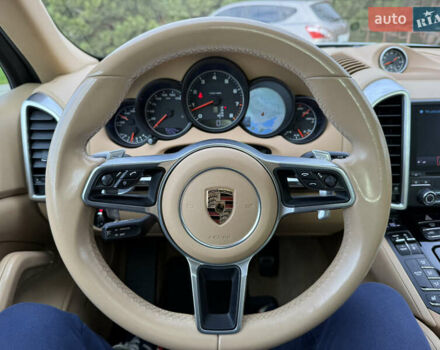 Белый Порше Каен, объемом двигателя 3.6 л и пробегом 70 тыс. км за 27000 $, фото 35 на Automoto.ua