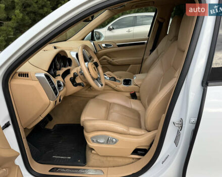 Белый Порше Каен, объемом двигателя 3.6 л и пробегом 70 тыс. км за 27000 $, фото 15 на Automoto.ua