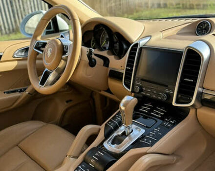 Білий Порше Cayenne, об'ємом двигуна 3 л та пробігом 99 тис. км за 32500 $, фото 17 на Automoto.ua