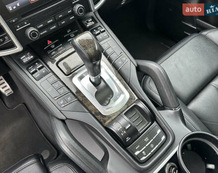 Белый Порше Каен, объемом двигателя 3.6 л и пробегом 62 тыс. км за 29999 $, фото 12 на Automoto.ua