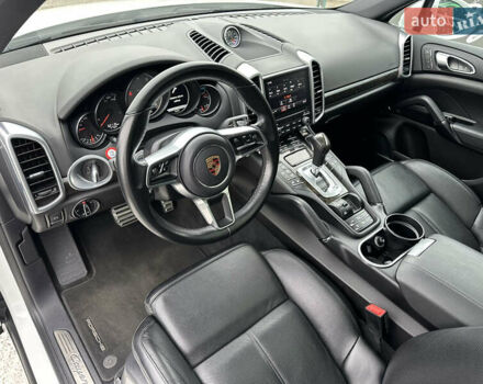 Белый Порше Каен, объемом двигателя 3.6 л и пробегом 62 тыс. км за 29999 $, фото 7 на Automoto.ua