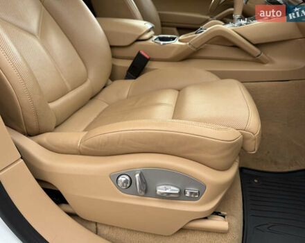 Белый Порше Каен, объемом двигателя 3.6 л и пробегом 70 тыс. км за 27000 $, фото 20 на Automoto.ua