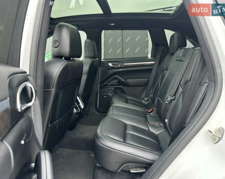 Белый Порше Каен, объемом двигателя 3.6 л и пробегом 62 тыс. км за 29999 $, фото 18 на Automoto.ua