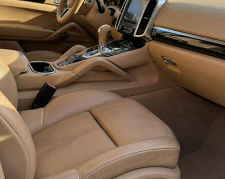 Білий Порше Cayenne, об'ємом двигуна 3 л та пробігом 99 тис. км за 32500 $, фото 16 на Automoto.ua