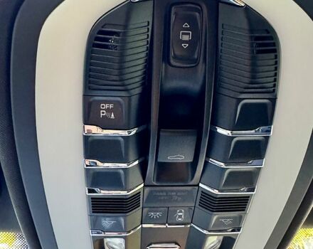 Белый Порше Каен, объемом двигателя 3 л и пробегом 120 тыс. км за 43500 $, фото 6 на Automoto.ua