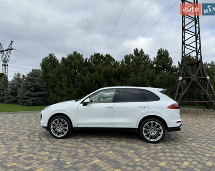 Белый Порше Каен, объемом двигателя 3.6 л и пробегом 70 тыс. км за 27000 $, фото 3 на Automoto.ua